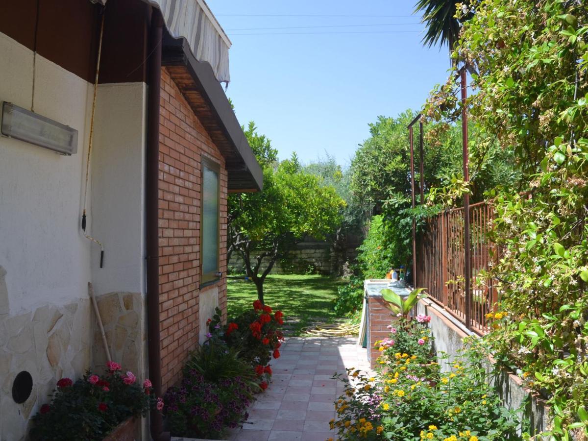 Casa Unifamiliar Con Jard N Privado Villa Agnone Bagni Buitenkant foto